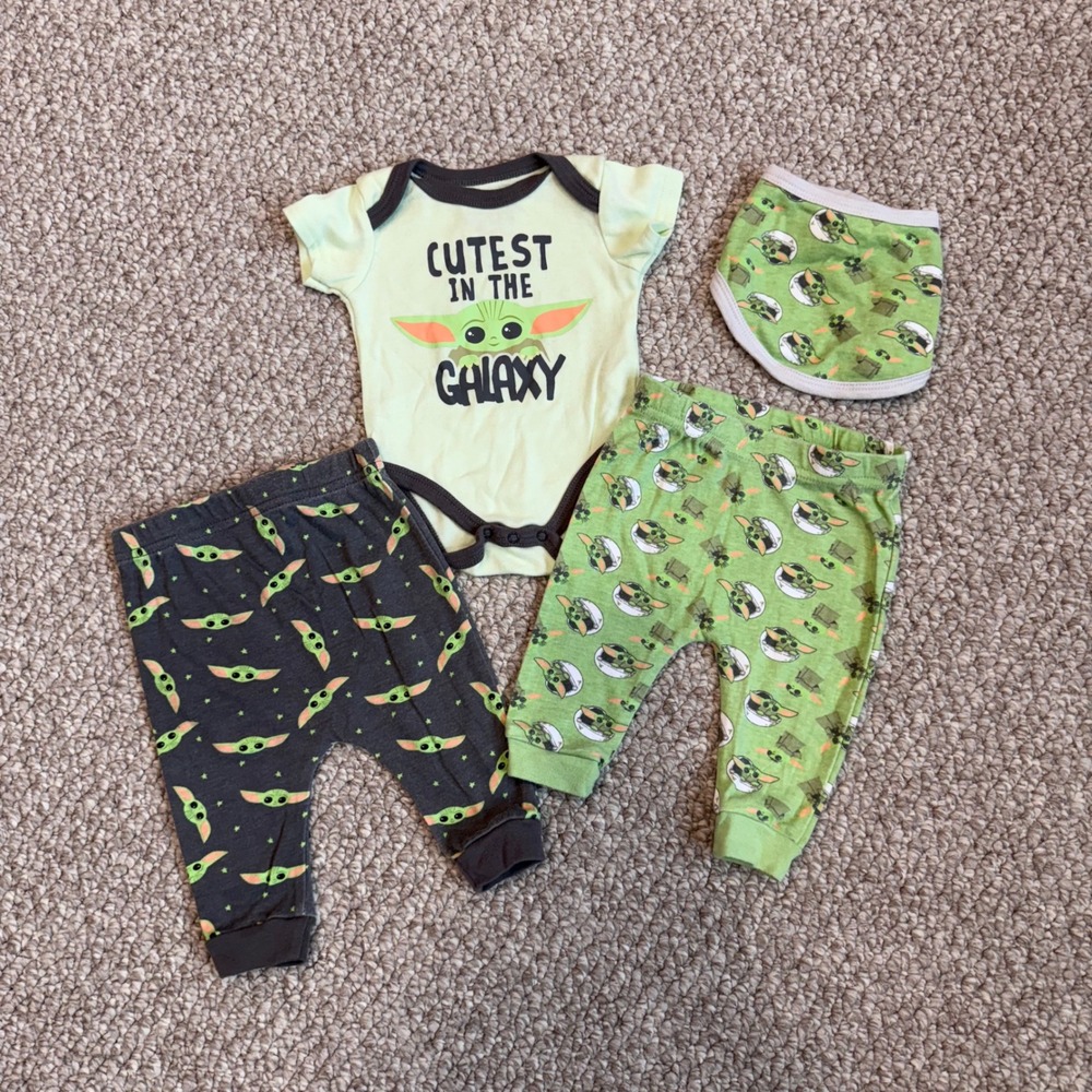 Star Wars Baby Yoda 4 Piece Set Bodysuit Pants Bib SIze Newborn 0-3M Cute Outfit